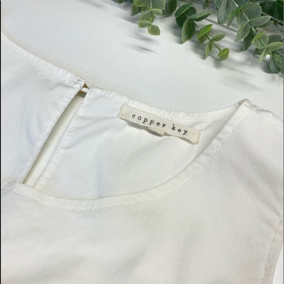 Copper Key Ruffled Cold Shoulder Top Size S - Picture 9 of 11